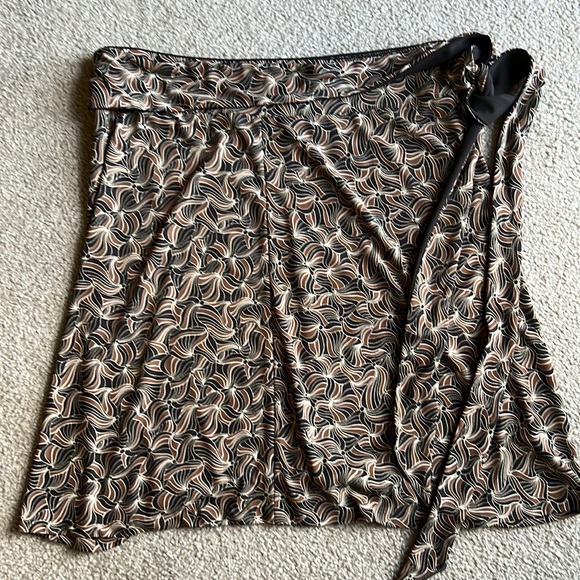 Kenneth Cole New York Dresses & Skirts - Womens plus size skirt by Kenneth Cole, size large, black, brown, exotic! EUC!!